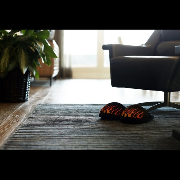 Flame Plush Slippers - Picture 6 of 7